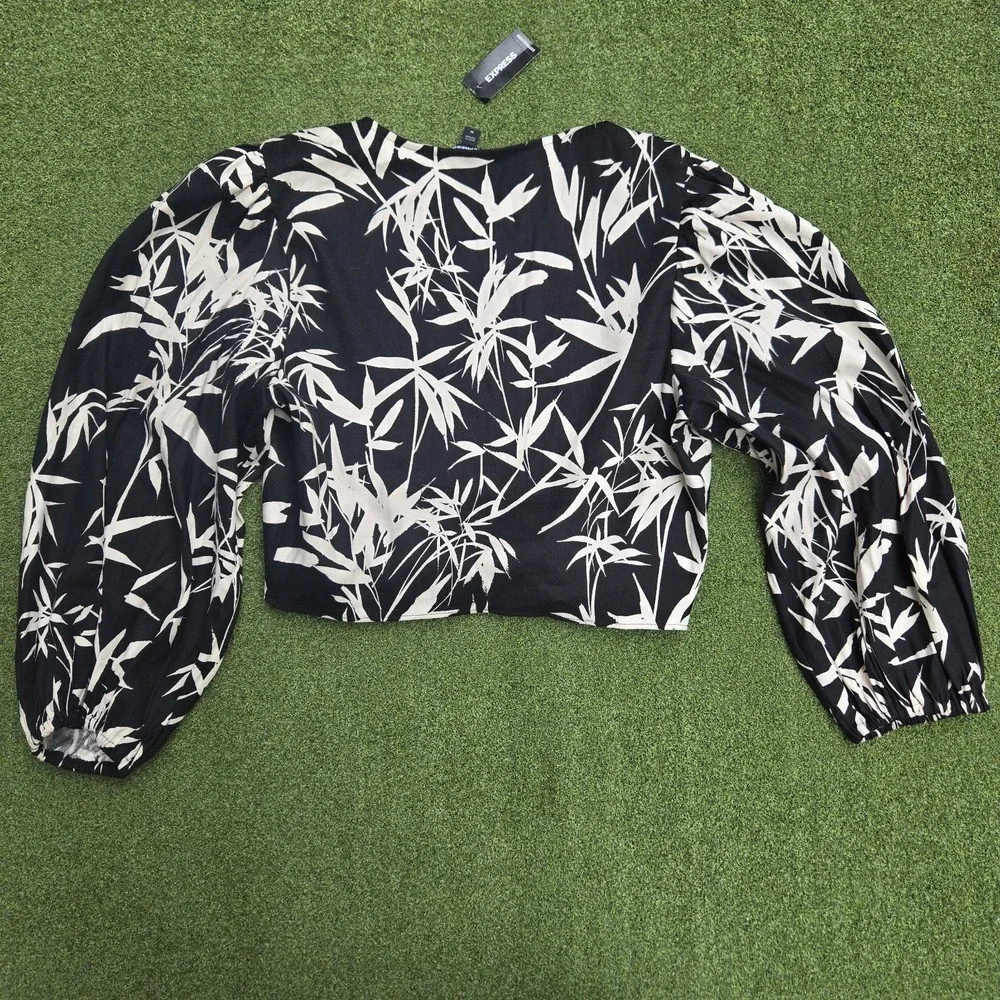 Express Top Women's Medium Black Cropped Front Tie Leaf Print - Picture 4 of 9